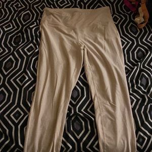 Women’s Medium capri leggings - light pink